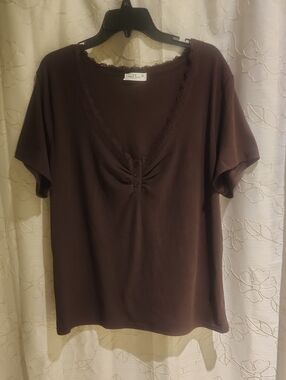 Long Lace-Trim V-Neck Short Sleeve Top - Brown